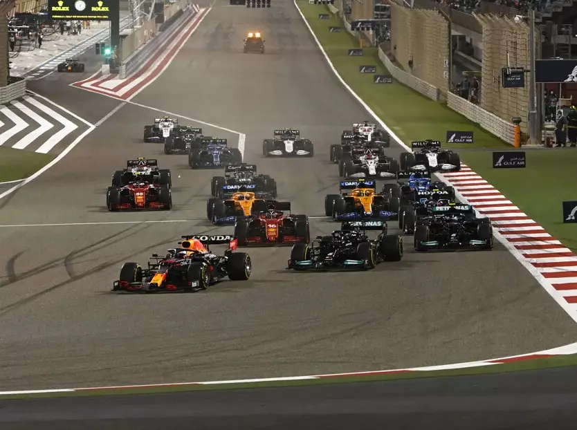 Start zum Bahrain-Grand-Prix der Formel 1 2021 Foto zur News: F1-Kalender 2022 mit Imola, ohne China und Deutschland präsentiert