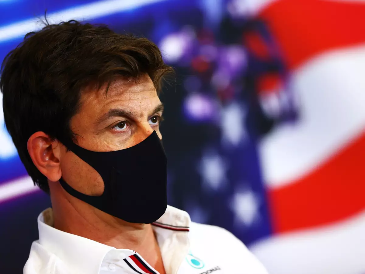 Toto Wolff Foto zur News: Toto Wolff gibt zu: Mercedes-Motoren haben Probleme mit Zuverlässigkeit