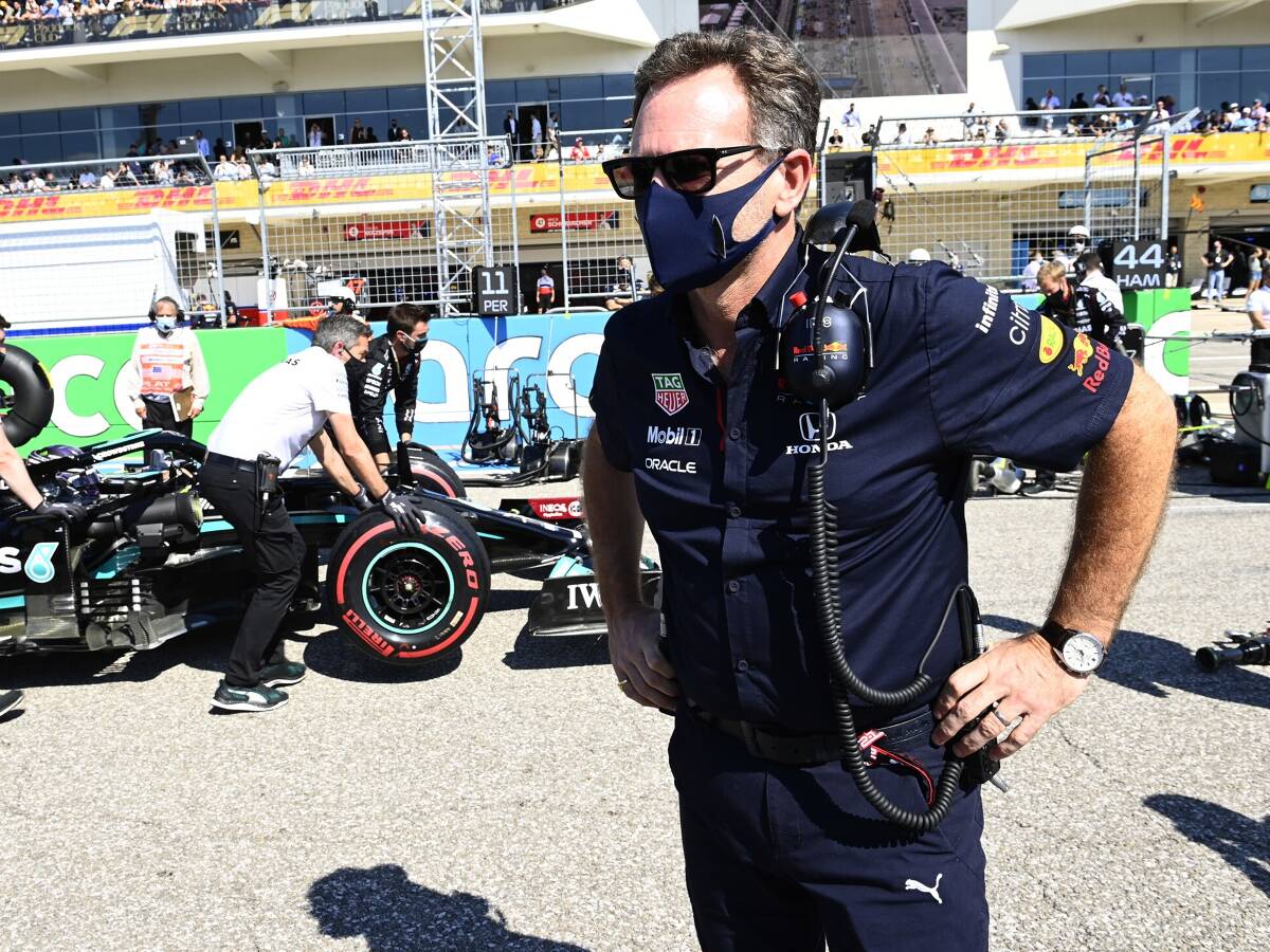 Foto zur News: Red-Bull-Teamchef Horner: Hamiltons Strafe "ändert nichts für uns"