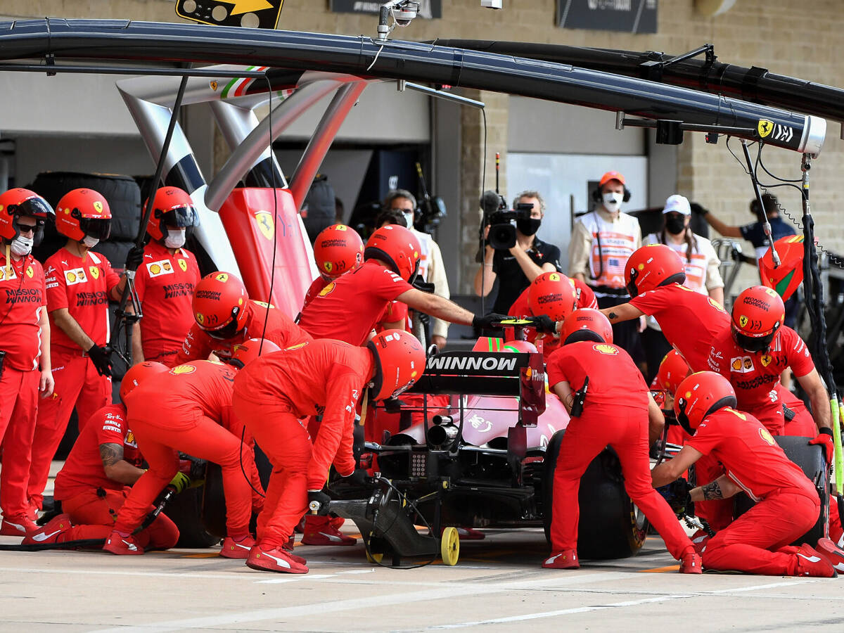 Foto zur News: Carlos Sainz: Ferrari muss die Boxenstopps in den Griff bekommen