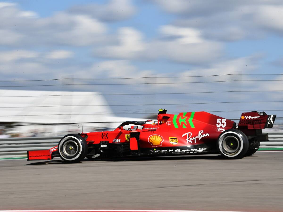 Foto zur News: Carlos Sainz erklärt: Dadurch ist der Ferrari-Motor besser geworden