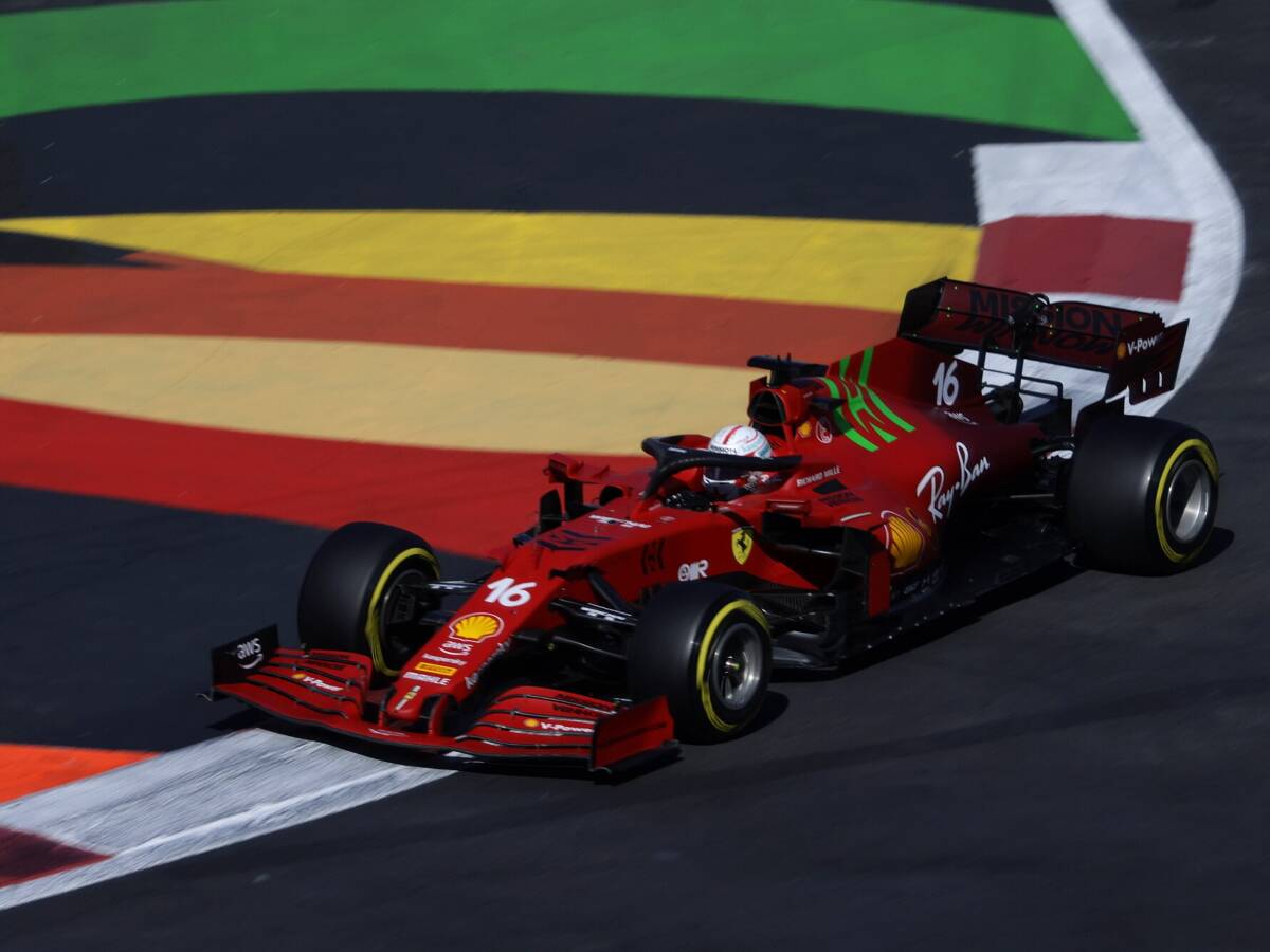 Foto zur News: Sainz erleichtert, Leclerc sauer: Gemischte Gefühle bei Ferrari