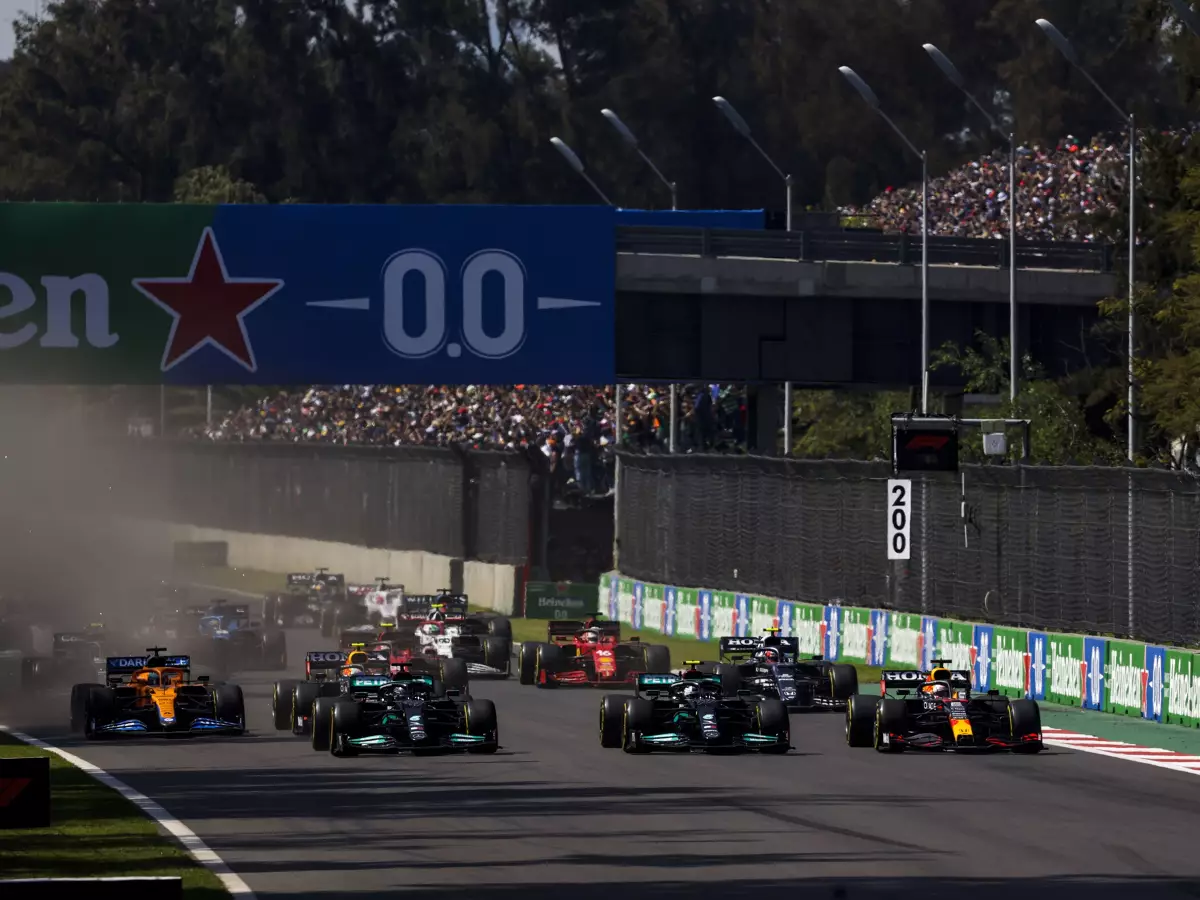Max Verstappen, Lewis Hamilton, Valtteri Bottas, Daniel Ricciardo, Sergio Perez Foto zur News: Toto Wolff kritisiert Bottas' Start: "Sowas sollte nicht passieren"