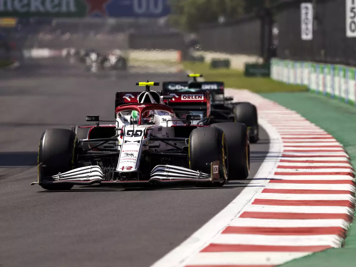 Antonio Giovinazzi, Sebastian Vettel Foto zur News: Antonio Giovinazzi: "Die Strategie war komplett falsch"