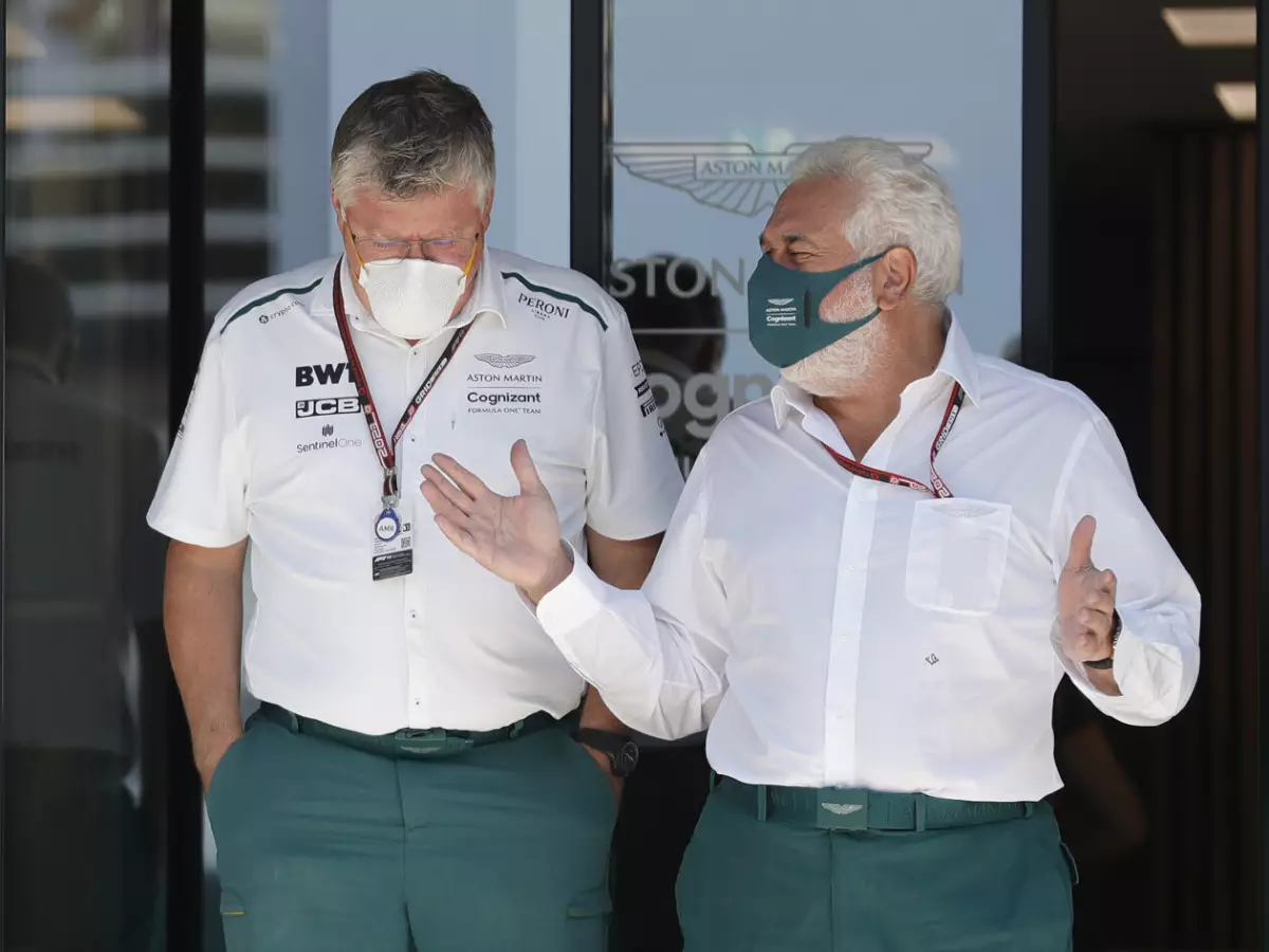 Otmar Szafnauer und Lawrence Stroll vor der Hospitality des Formel-1-Teams Aston Martin im Paddock Foto zur News: Gerüchte um Szafnauer-Abschied: Was dahinterstecken könnte!