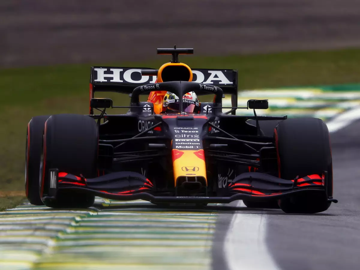 Max Verstappen (Red Bull RB16B) im Qualifying zum Formel-1-Rennen in Brasilien Foto zur News: Helmut Marko: Red Bulls wirklicher Abstand beträgt zwei Zehntel!