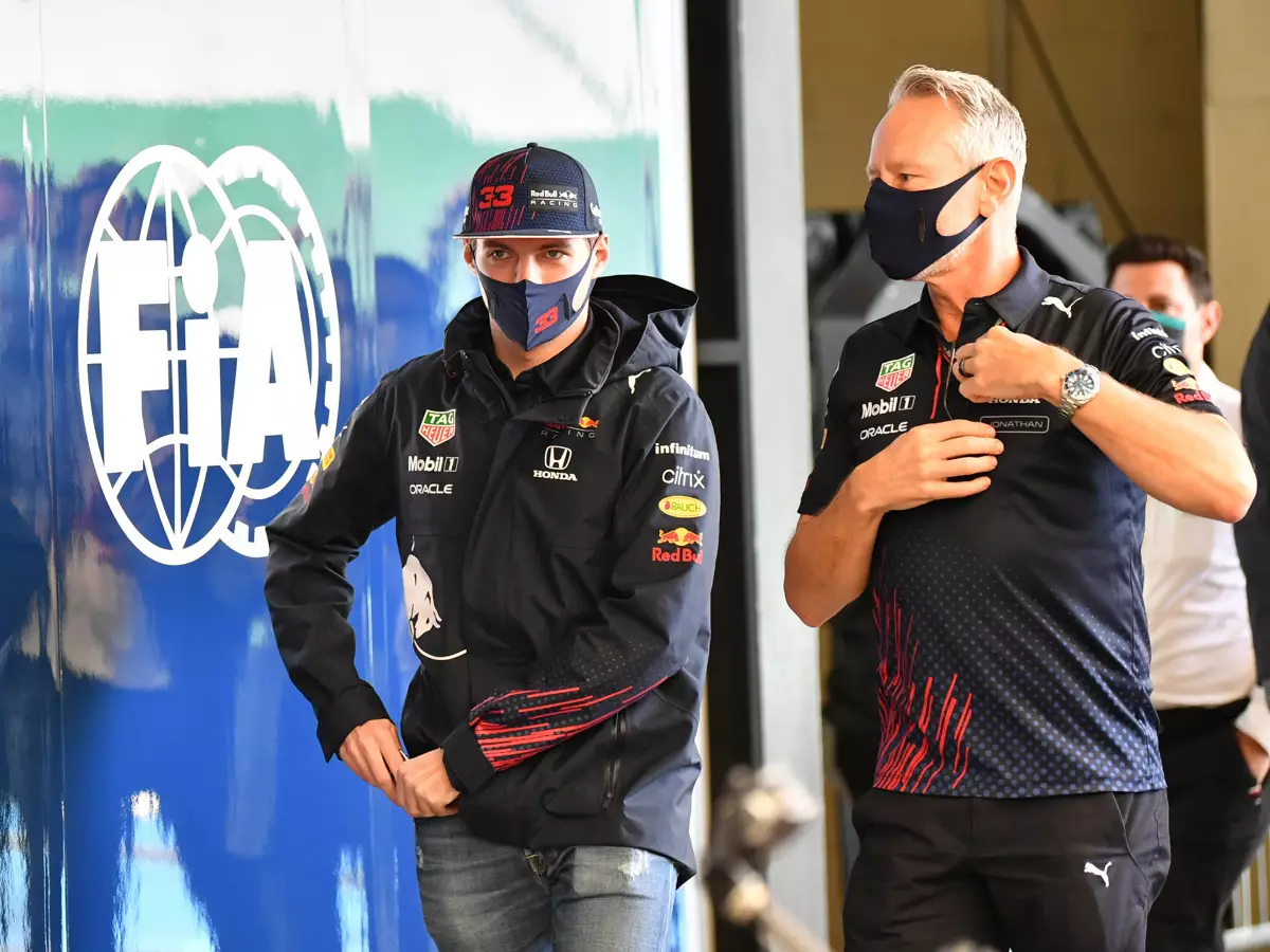 Max Verstappen und Jonathan Wheatley beim FIA-Hearing in Sao Paulo Foto zur News: Entscheidung in Sao Paulo: 50.000 Euro Strafe für Max Verstappen!