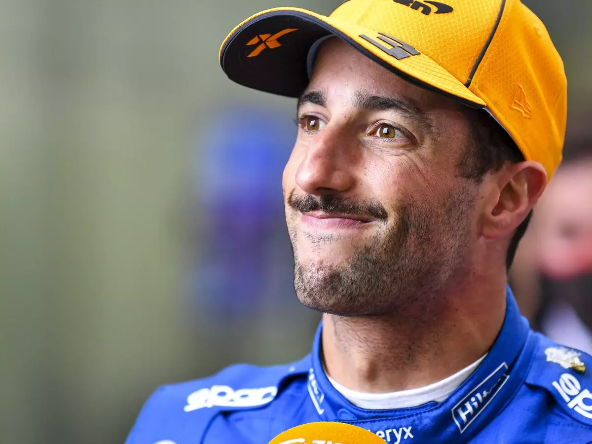 Daniel Ricciardo im Portrait nach dem Formel-1-Sprintqualifying in Brasilien 2021 Foto zur News: Daniel Ricciardo nach P10: "Hat nicht so viel Spaß gemacht"