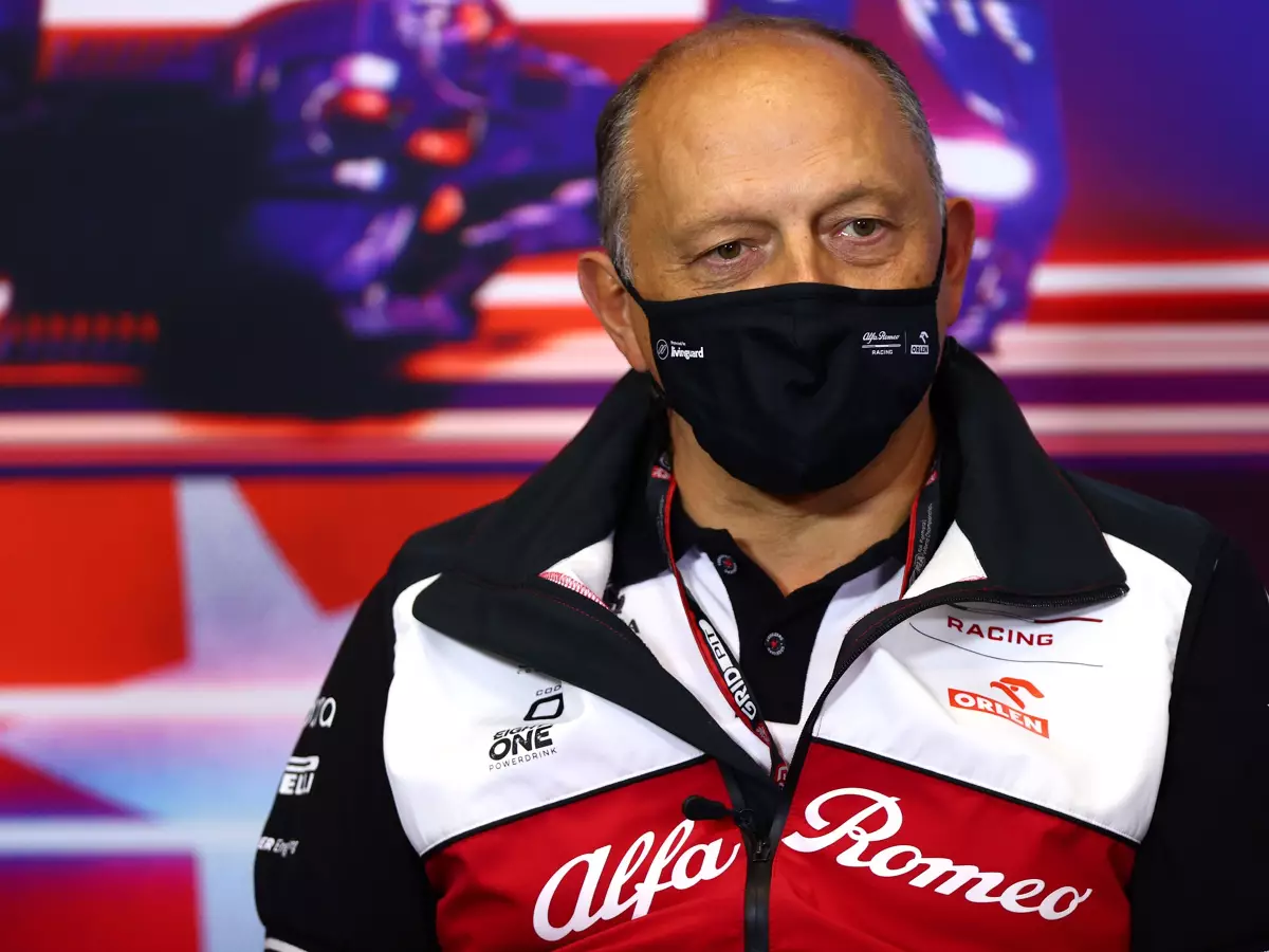 Fred Vasseur Foto zur News: Exklusiv: Warum sich Alfa Romeo für Guanyu Zhou entschieden hat
