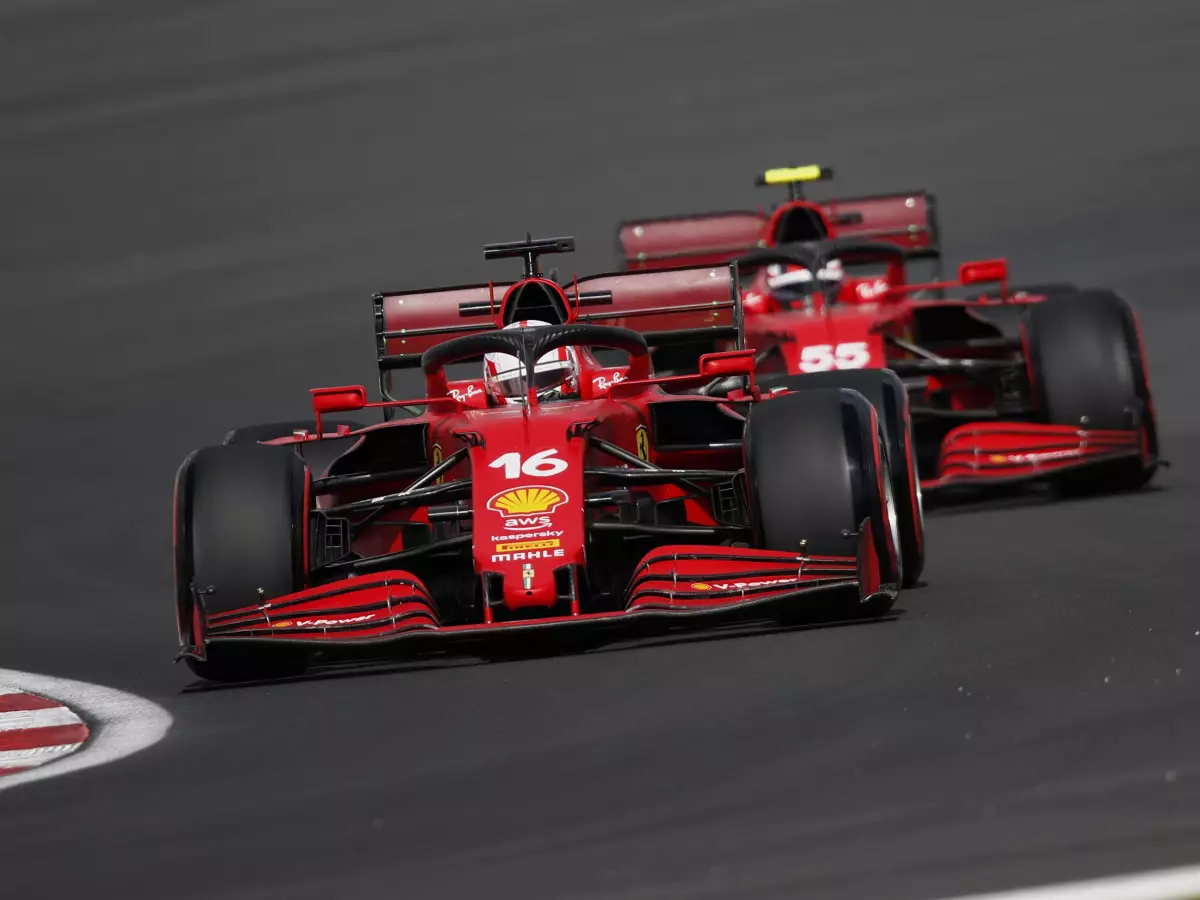 Charles Leclerc, Carlos Sainz Foto zur News: Charles Leclerc: Seit Anfang 2020 geht's in die richtige Richtung