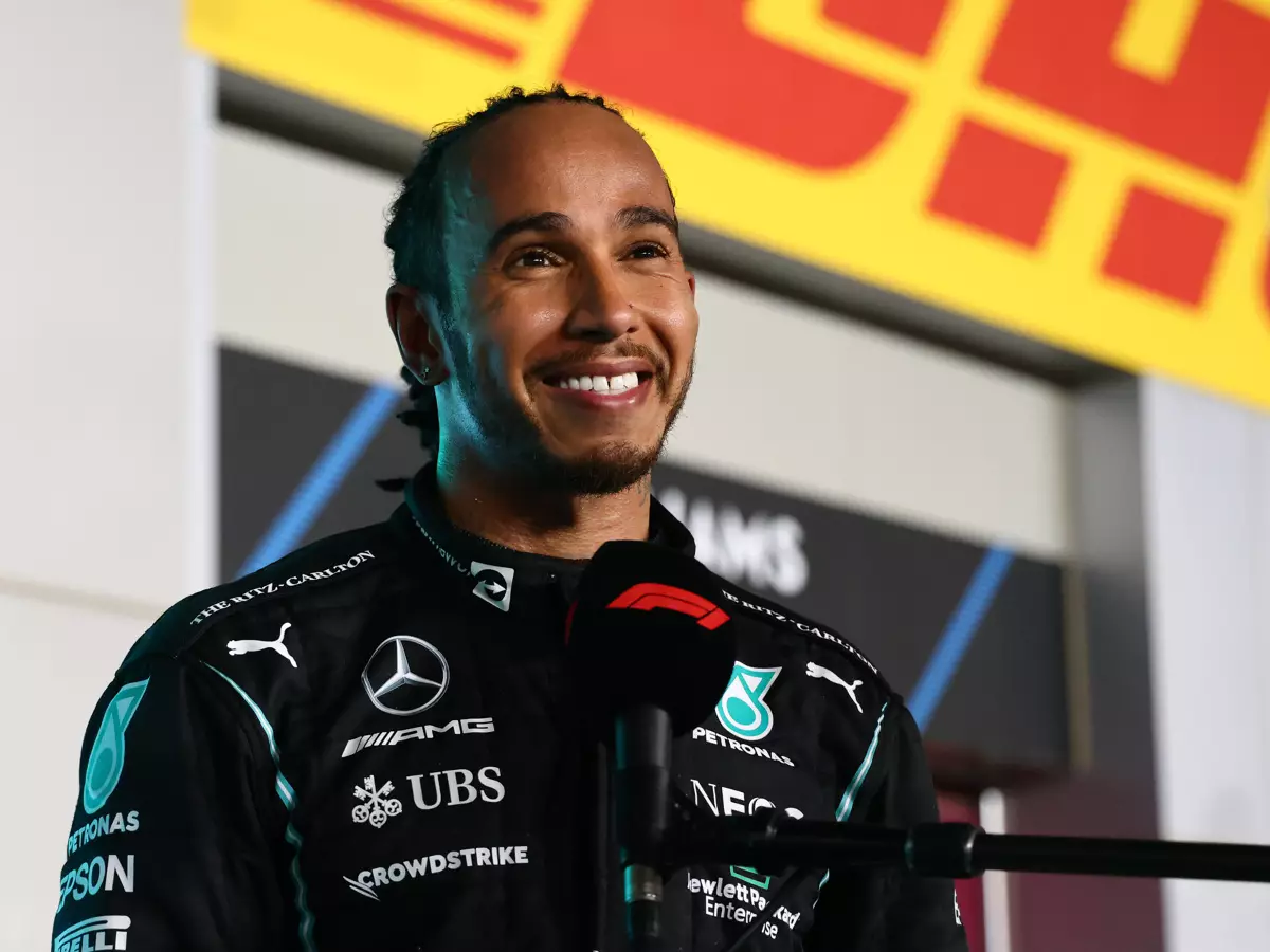 Foto zur News: Lewis Hamilton im Interview: W12 ist "ein Monster von einer Diva"!