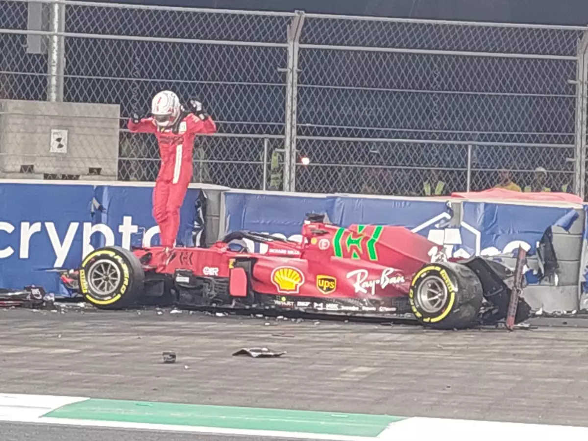 Foto zur News: F1-Training Saudi-Arabien: Vorzeitiges Ende wegen schwerem Unfall!