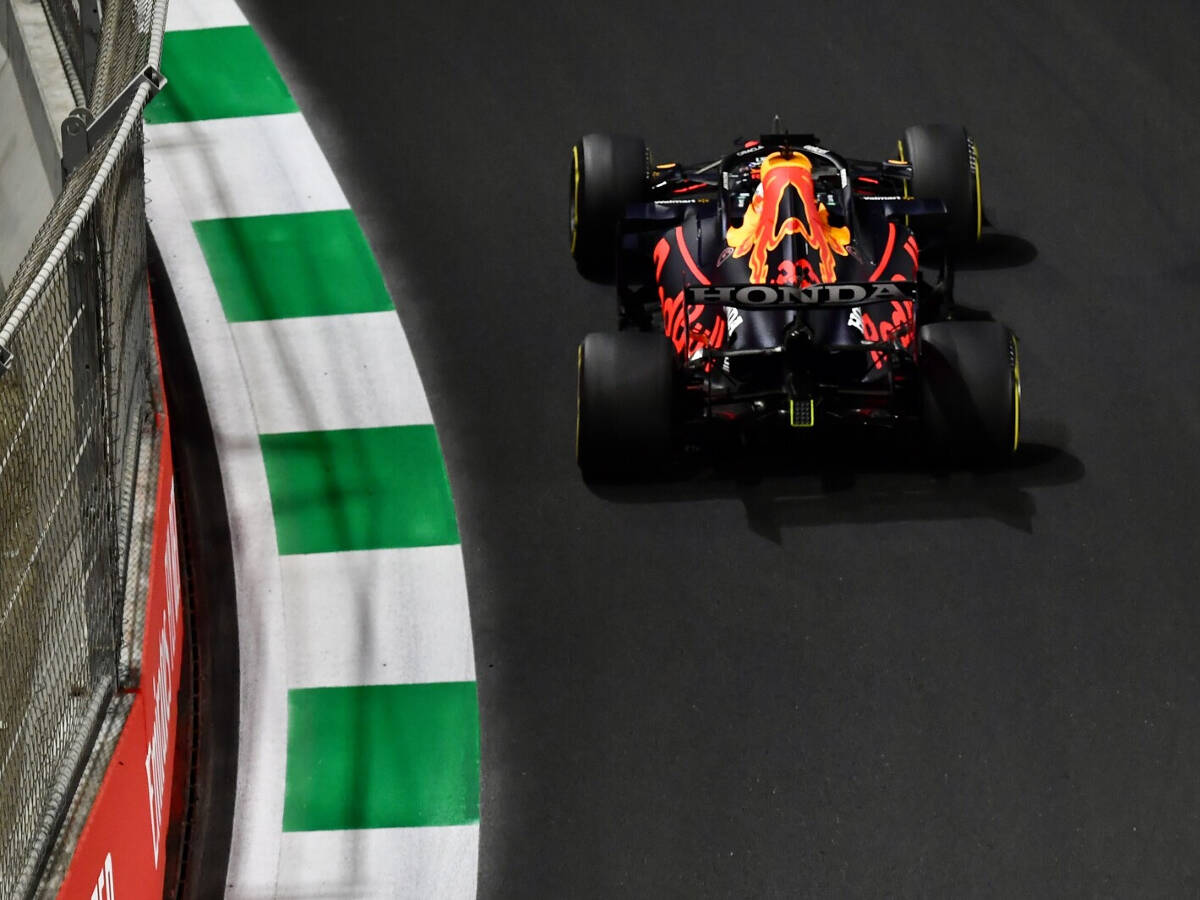 Foto zur News: F1-Training Saudi-Arabien: Bestzeit Verstappen, aber Hamilton Schnellster!