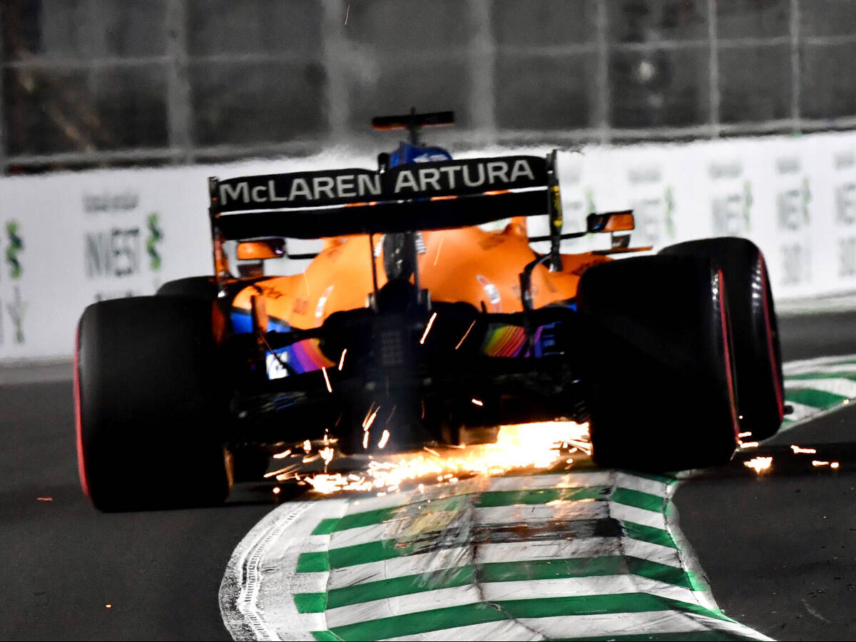 Foto zur News: McLaren-Unterboden bremst Daniel Ricciardo im Dschidda-Qualifying aus