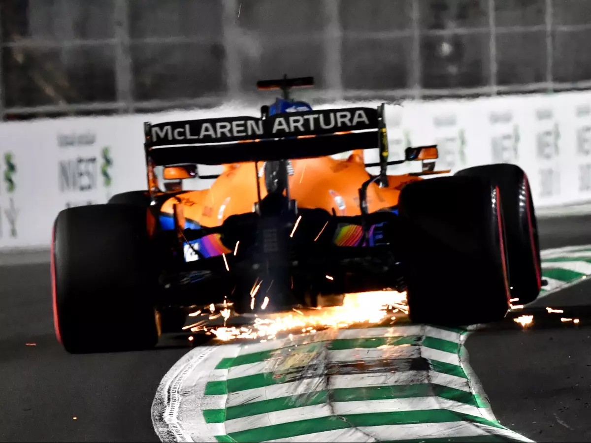 Daniel Ricciardo Foto zur News: McLaren-Unterboden bremst Daniel Ricciardo im Dschidda-Qualifying aus