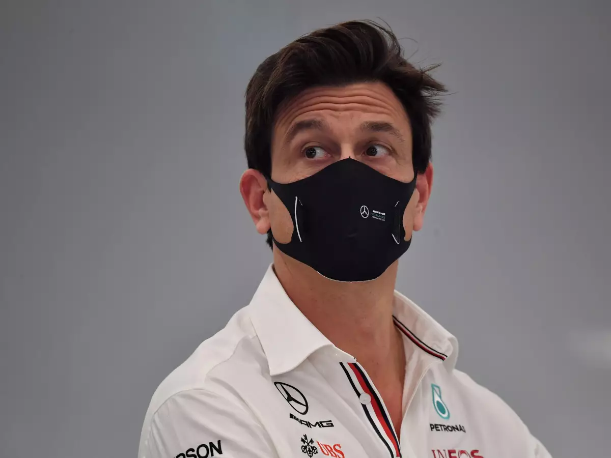 Toto Wolff Foto zur News: Mercedes will umstrittenes Sponsoring durch "Kingspan" wohl überdenken