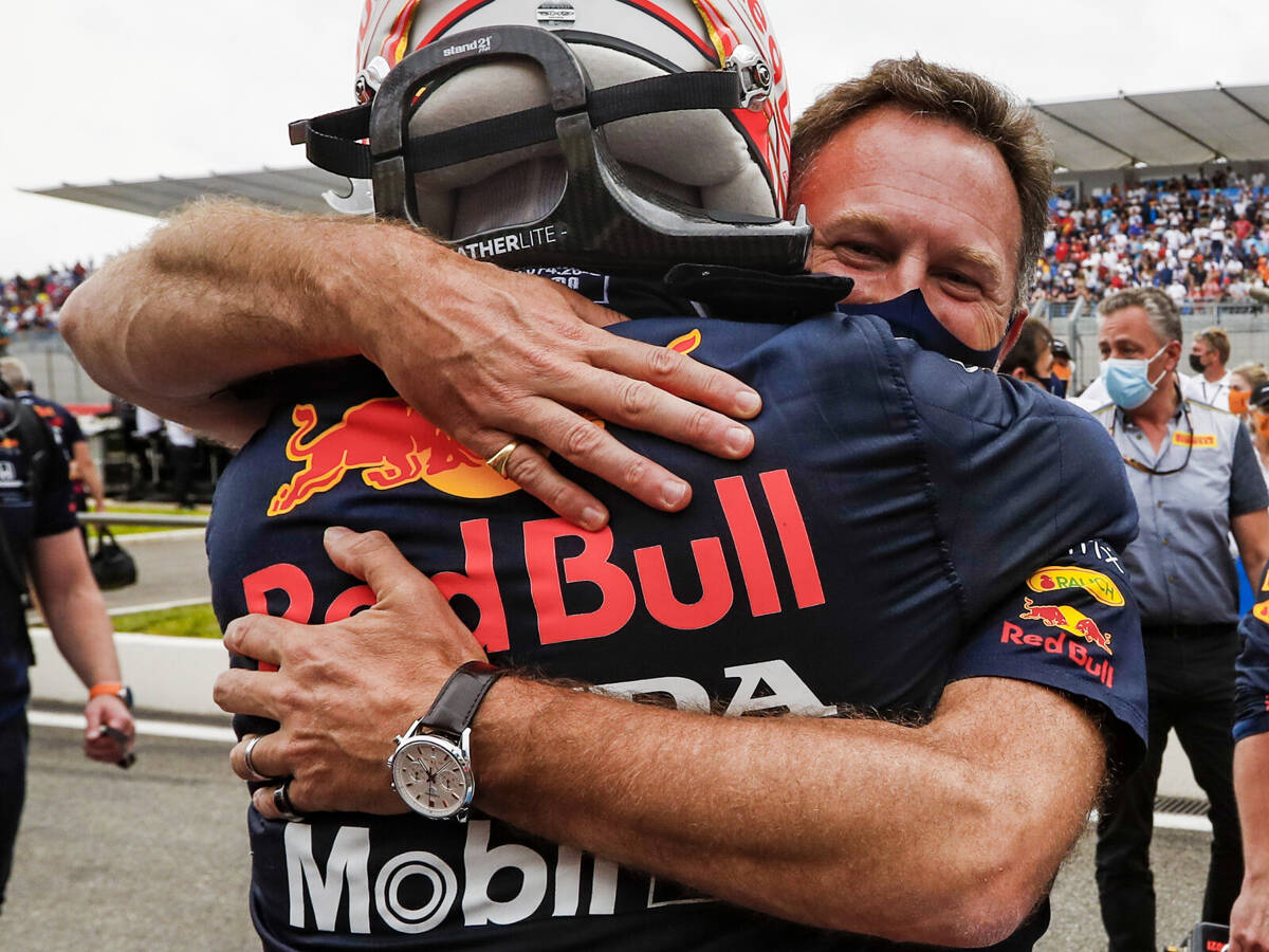 Foto zur News: Christian Horner: "Max mit großem Abstand Fahrer des Jahres"