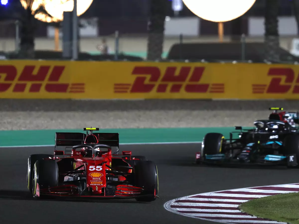 Carlos Sainz, Valtteri Bottas Foto zur News: Formel 1 2022: Toto Wolff hat Ferrari "auf jeden Fall auf dem Radar"
