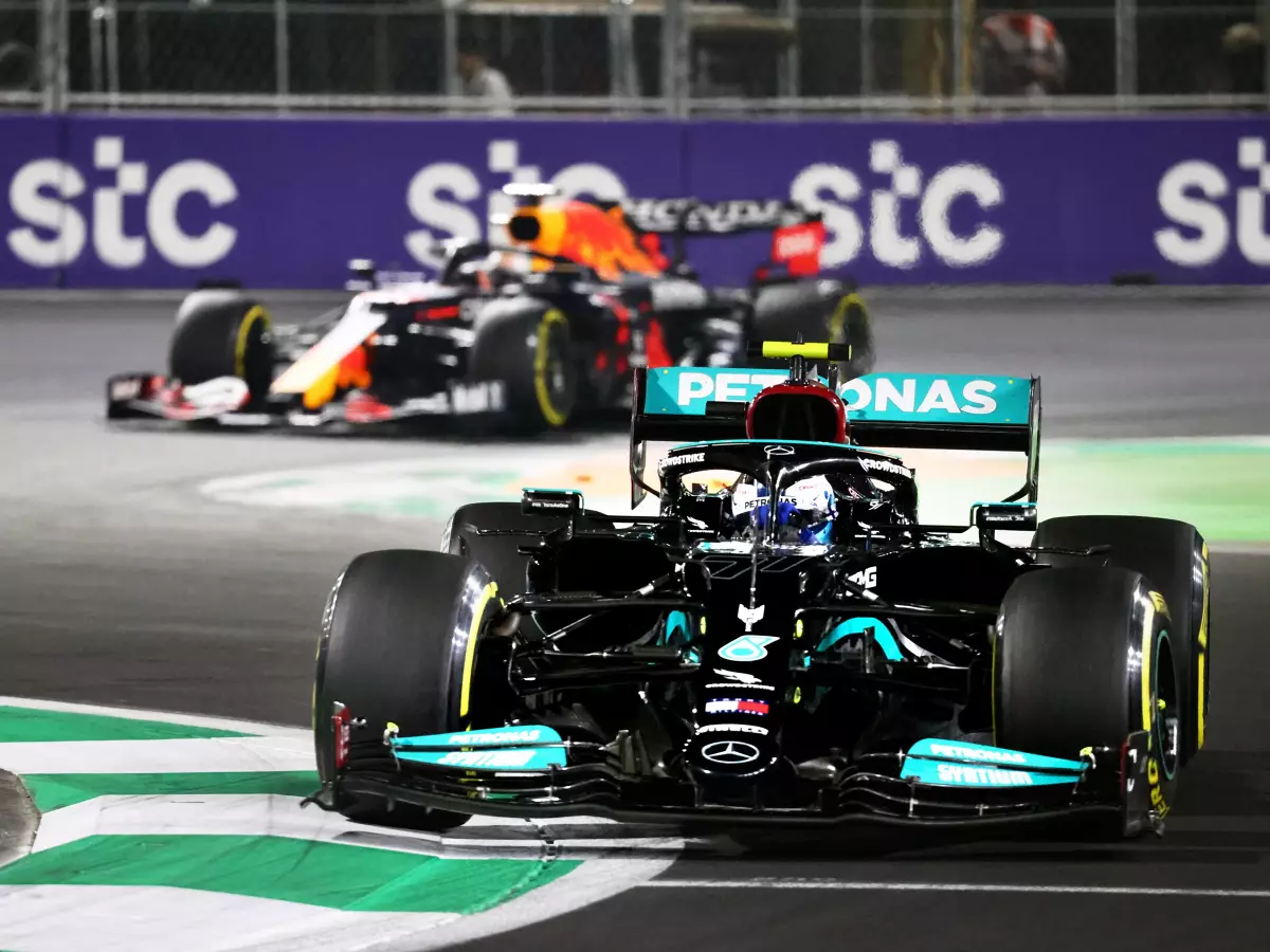 Foto zur News: Bottas verteidigt sich: Einbremsen von Verstappen war nicht illegal