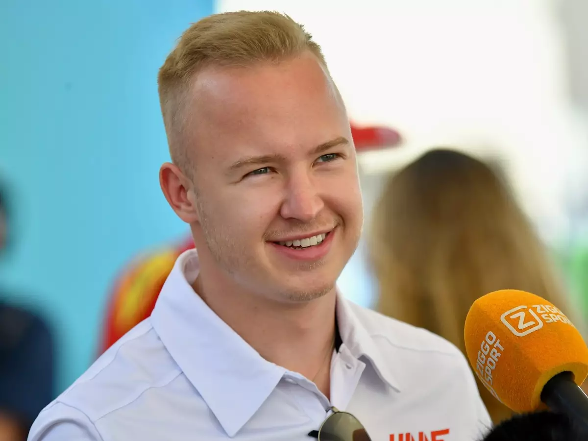 Foto zur News: Nikita Masepin über F1-Debütjahr: Den Elefanten Bissen für Bissen verspeisen