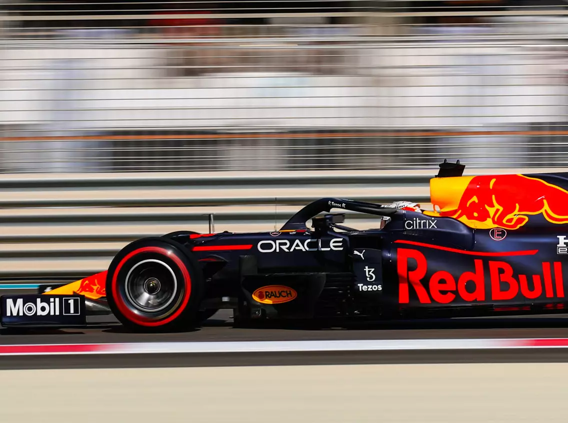 Max Verstappen Foto zur News: F1-Training Abu Dhabi: Verstappen Schnellster, Hamiltons Runde gestrichen