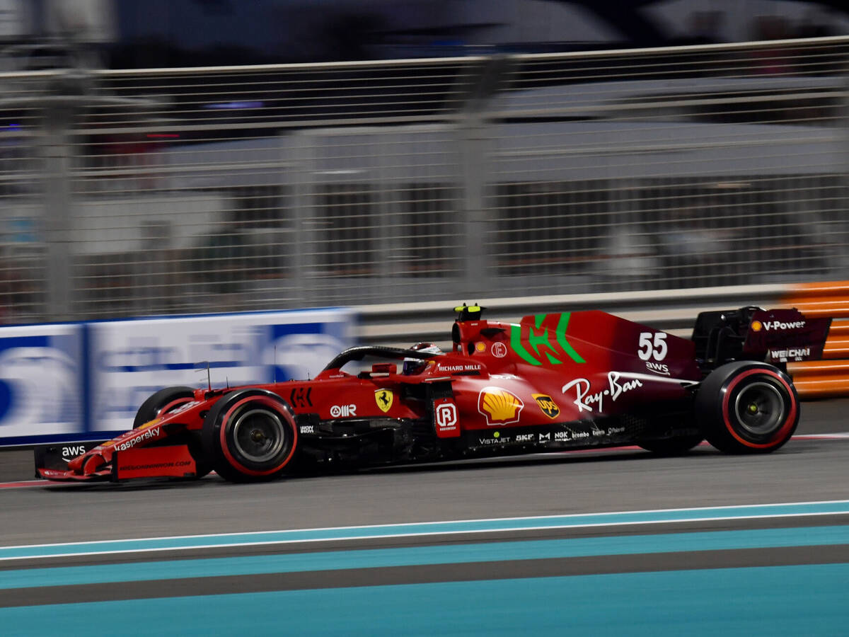 Foto zur News: Ferrari auf fünf und sieben: Sainz schaffte, was Leclerc nicht schaffte
