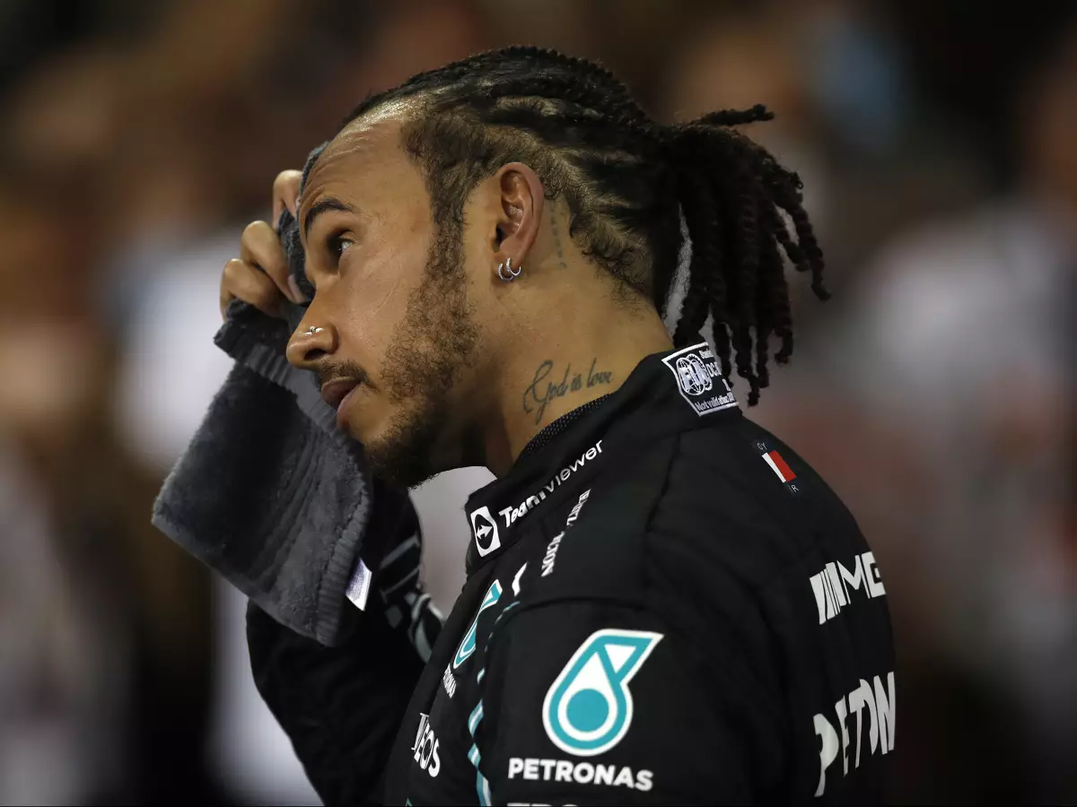 Foto zur News: "Das wird doch manipuliert!": Der volle Funk von Hamilton im Safety-Car-Krimi