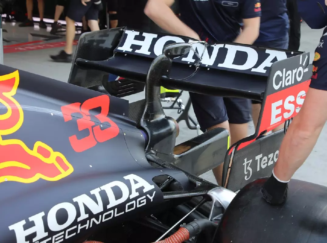 Max Verstappen Red Bull Heckflügel Foto zur News: Formel-1-Technik: Das finale Set-up-Duell zwischen Mercedes und Red Bull