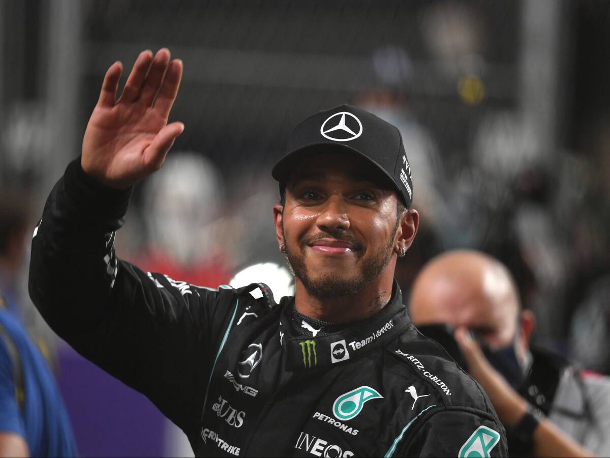 Foto zur News: Zum Ritter geschlagen: Erster Auftritt von Lewis Hamilton nach Titelniederlage