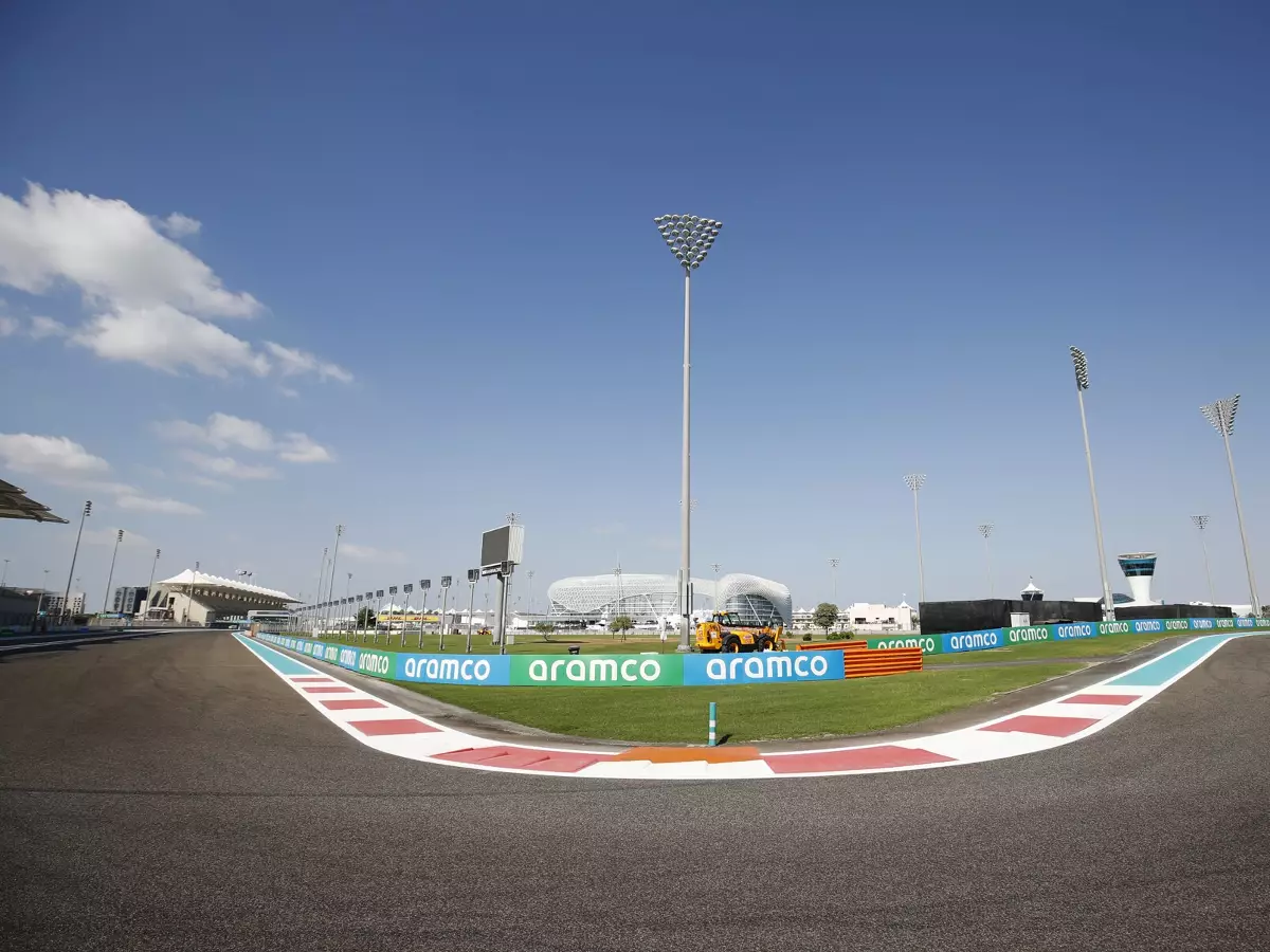 Foto zur News: Streckenumbau in Abu Dhabi: Bottas und Ocon haben gemischte Gefühle