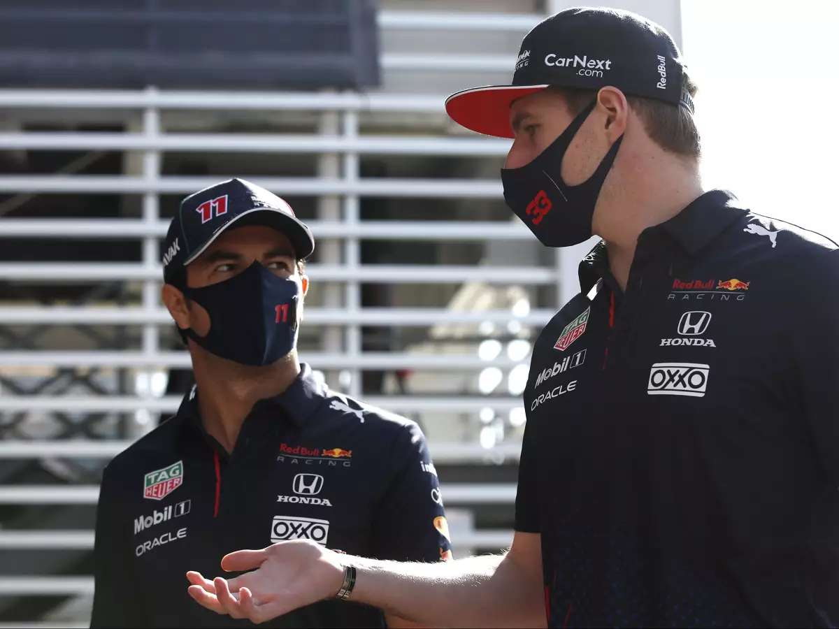 Max Verstappen, Sergio Perez Foto zur News: Max Verstappen: "Checo ist einfach ein erstaunlicher Mensch"