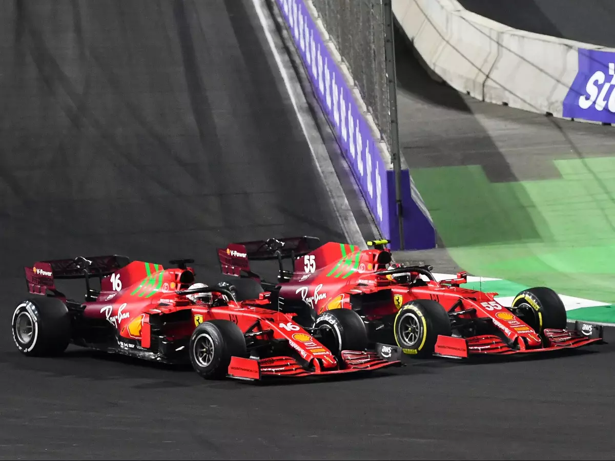 Charles Leclerc, Carlos Sainz Foto zur News: Laurent Mekies: Ferrari war beim Überholen verwundbar
