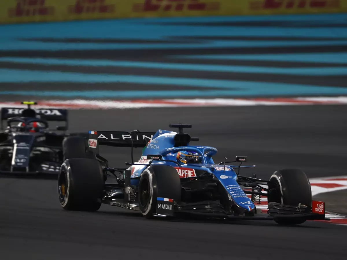 Fernando Alonso, Pierre Gasly Foto zur News: Alpine-CEO: "Wir waren uns nicht sicher, ob wir es schaffen würden"