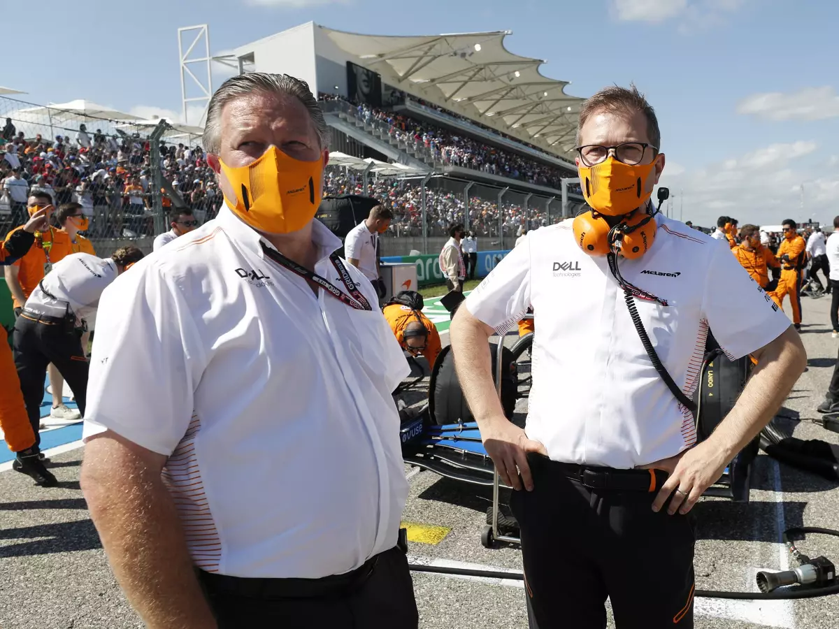 Zak Brown, Andreas Seidl Foto zur News: McLaren: 2021 "sehr erfolgreiches Jahr" mit einem Wermutstropfen