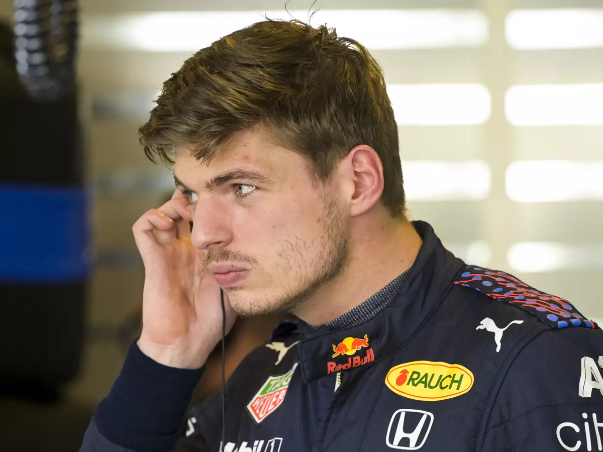 Foto zur News: Virtuelle 24h Le Mans: Max Verstappen fliegt in Führung liegend ab!