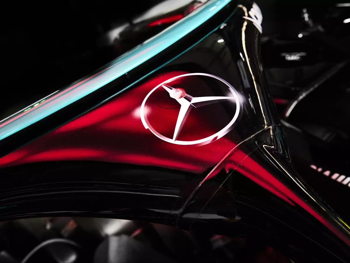 Mercedes-Logo Foto zur News: Formel-1-Präsentation: Mercedes nennt Termin für sein neues Auto