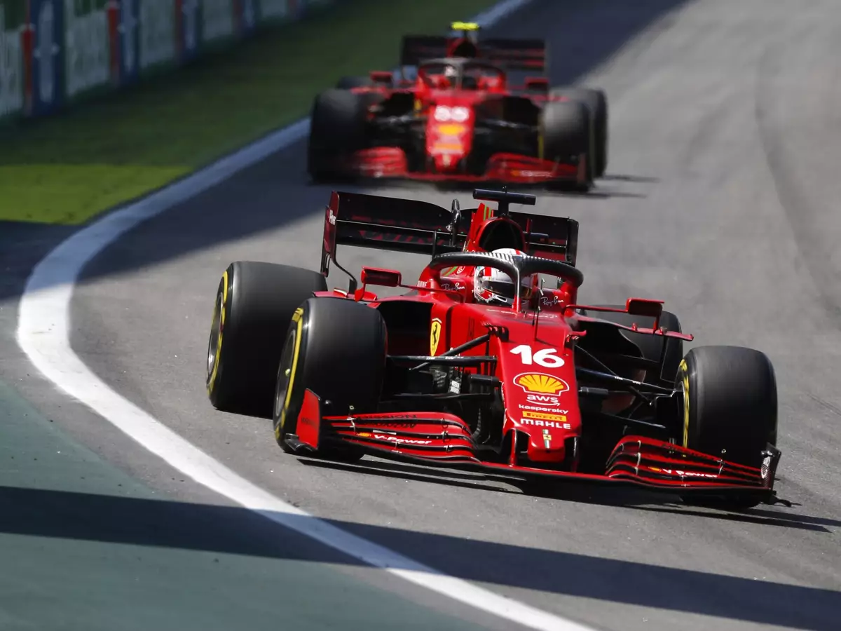 Charles Leclerc, Carlos Sainz Foto zur News: Test in Fiorano: Warum Ferrari nun doch mit einem älteren Auto fahren muss