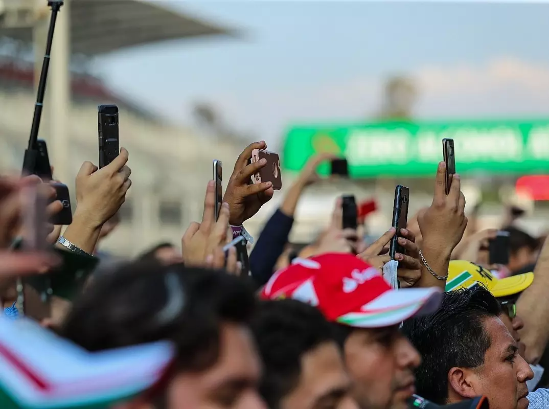 Formel-1-Fans Foto zur News: Warum der NFT-Markt für die Formel 1 immer attraktiver wird