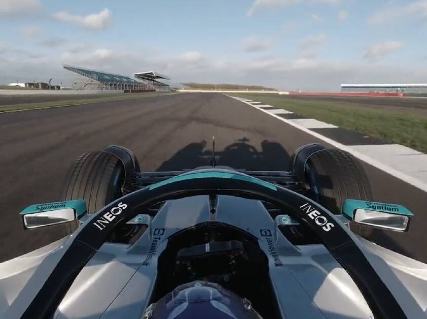 Foto zur News: Hamilton im Mercedes W13: Die erste Onboard-Runde der Formel 1 2022!