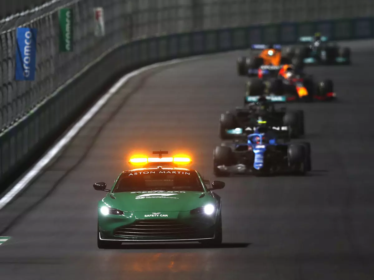 Foto zur News: Für schnellere Restarts: FIA passt Safety-Car-Regel an