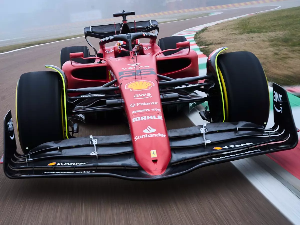 Carlos Sainz Foto zur News: Binotto: Ferrari ging "völlig offen" an die Entwicklung des neuen Autos