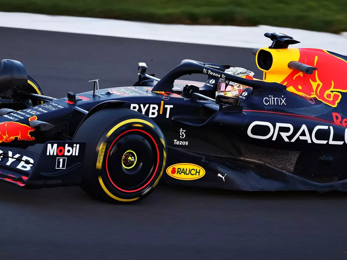 Foto zur News: Radikaler Seitenkasten: Red Bull zeigt erstmals den echten RB18