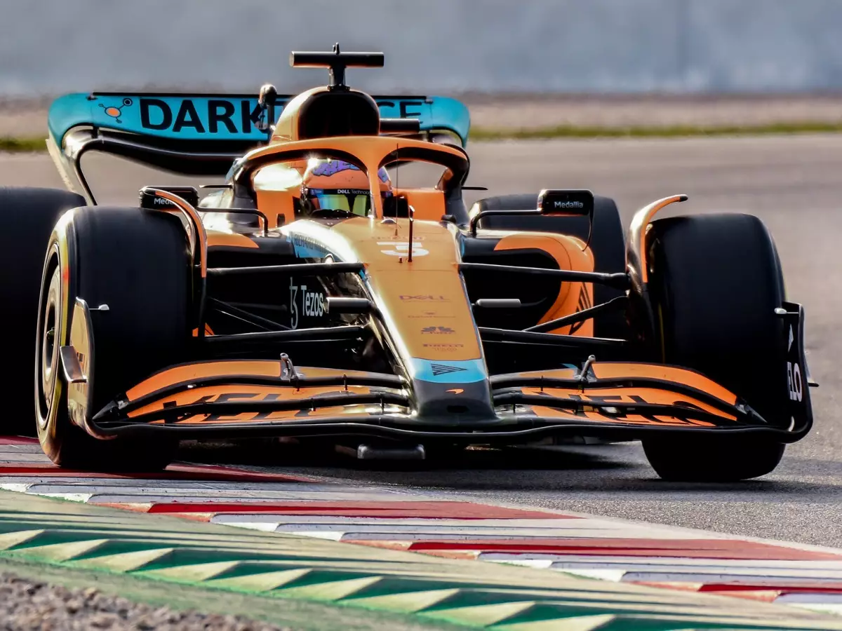 Daniel Ricciardo im McLaren MCL36 bei den Formel-1-Testfahrten 2022 in Barcelona Foto zur News: Daniel Ricciardo über McLaren: "Die ersten Anzeichen sind gut"