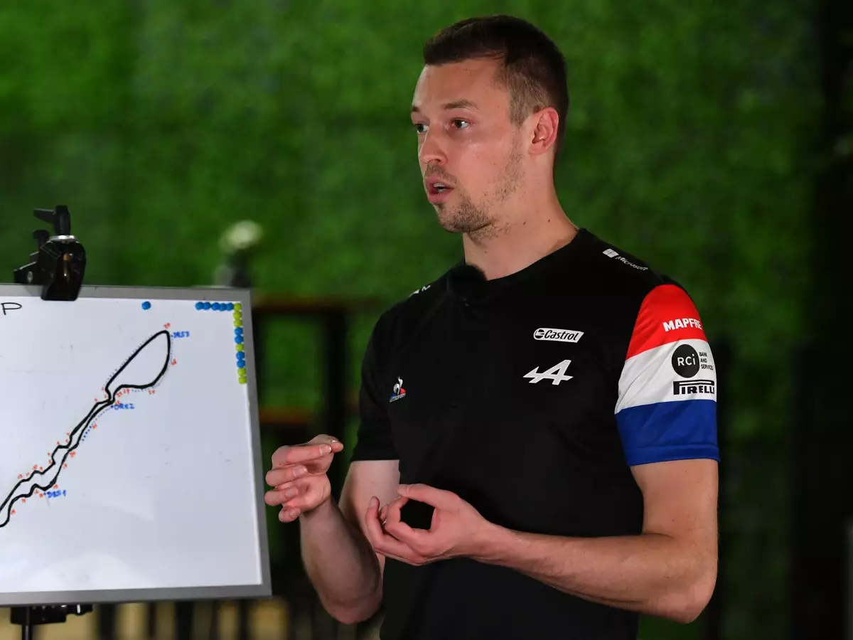 Esteban Ocon Foto zur News: Daniil Kwjat: Ausschluss russischer Fahrer wäre "unfaire Lösung"