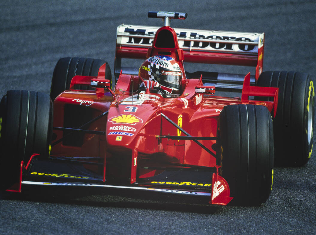 Foto zur News: Michael Schumachers Ferrari vom Japan-GP 1998 steht zum Verkauf