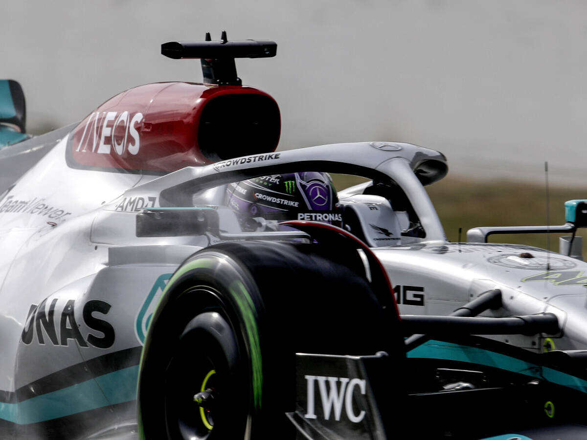 Foto zur News: Lewis Hamilton scherzt über Sicht: "Lege mir ein Kissen ins Cockpit"