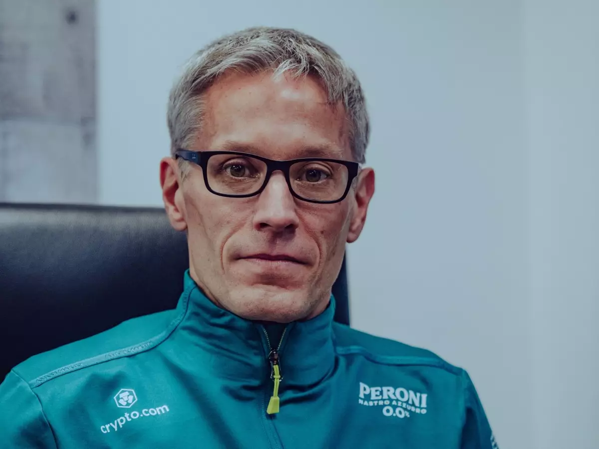 Mike Krack, Teamchef von Aston Martin, in seinem Büro in Silverstone, März 2022 Foto zur News: Vettels neuer Chef bei Aston Martin: "Zweiter werden ist nicht gut genug"