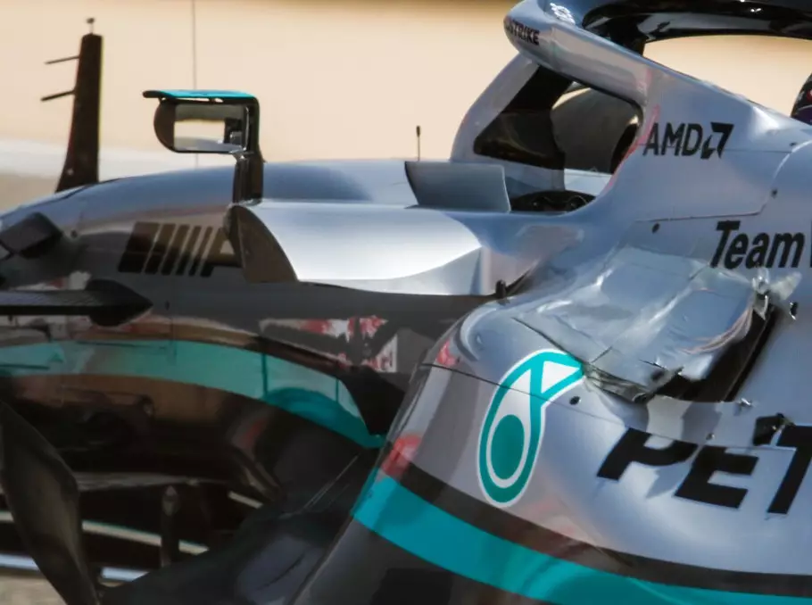 Lewis Hamilton Foto zur News: Red Bull dementiert Horner-Zitat: Erster Zoff um neuen Mercedes!