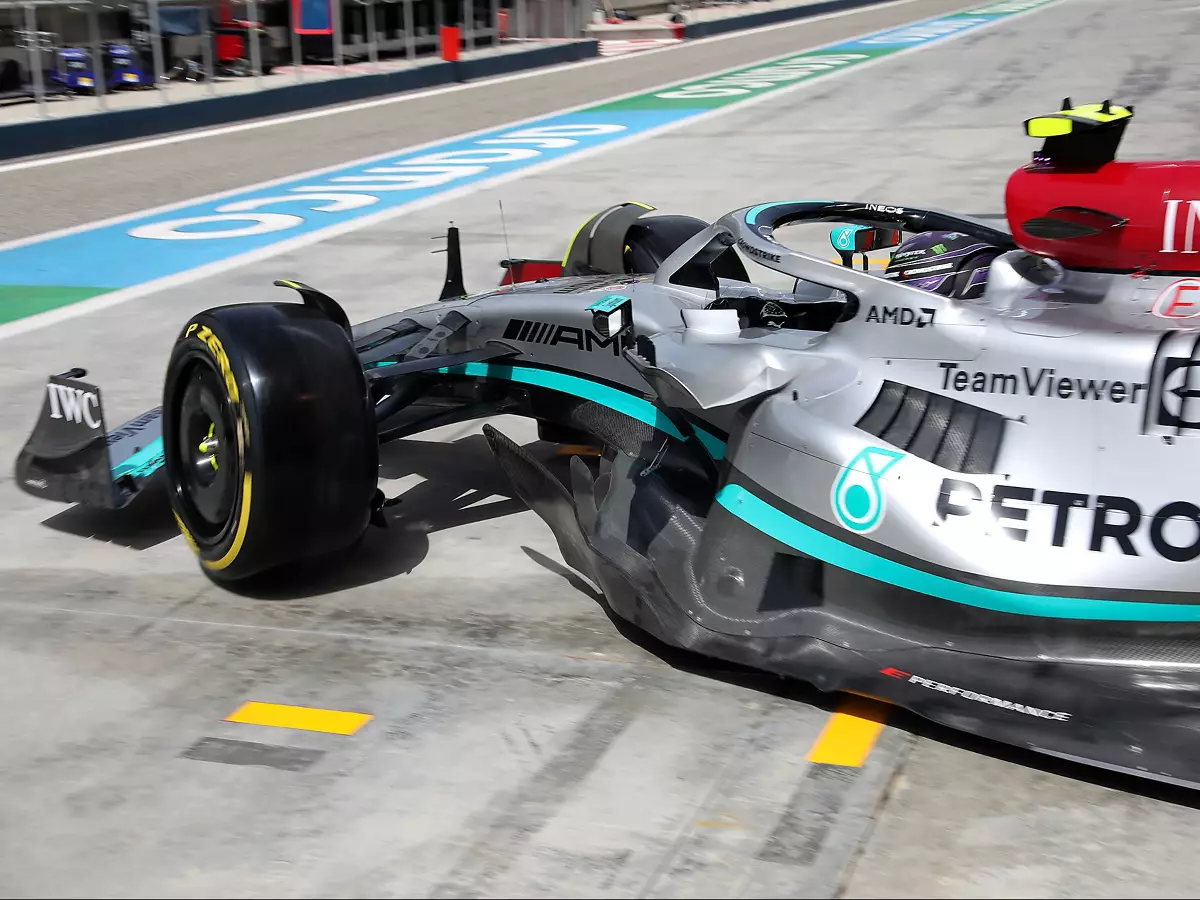 Unterboden am Mercedes W13 von Lewis Hamilton bei den Formel-1-Wintertests 2022 in Bahrain Foto zur News: Ross Brawn: Unterboden-Verformung mögliches Streitthema