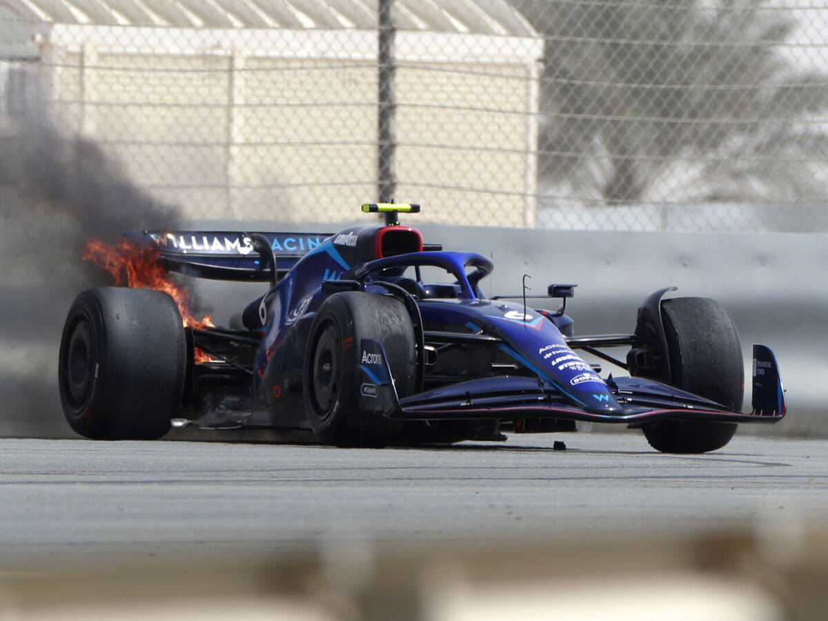 Foto zur News: F1-Test Bahrain: Vettel-Defekt, Williams-Explosion #AND# rosa Bestzeit